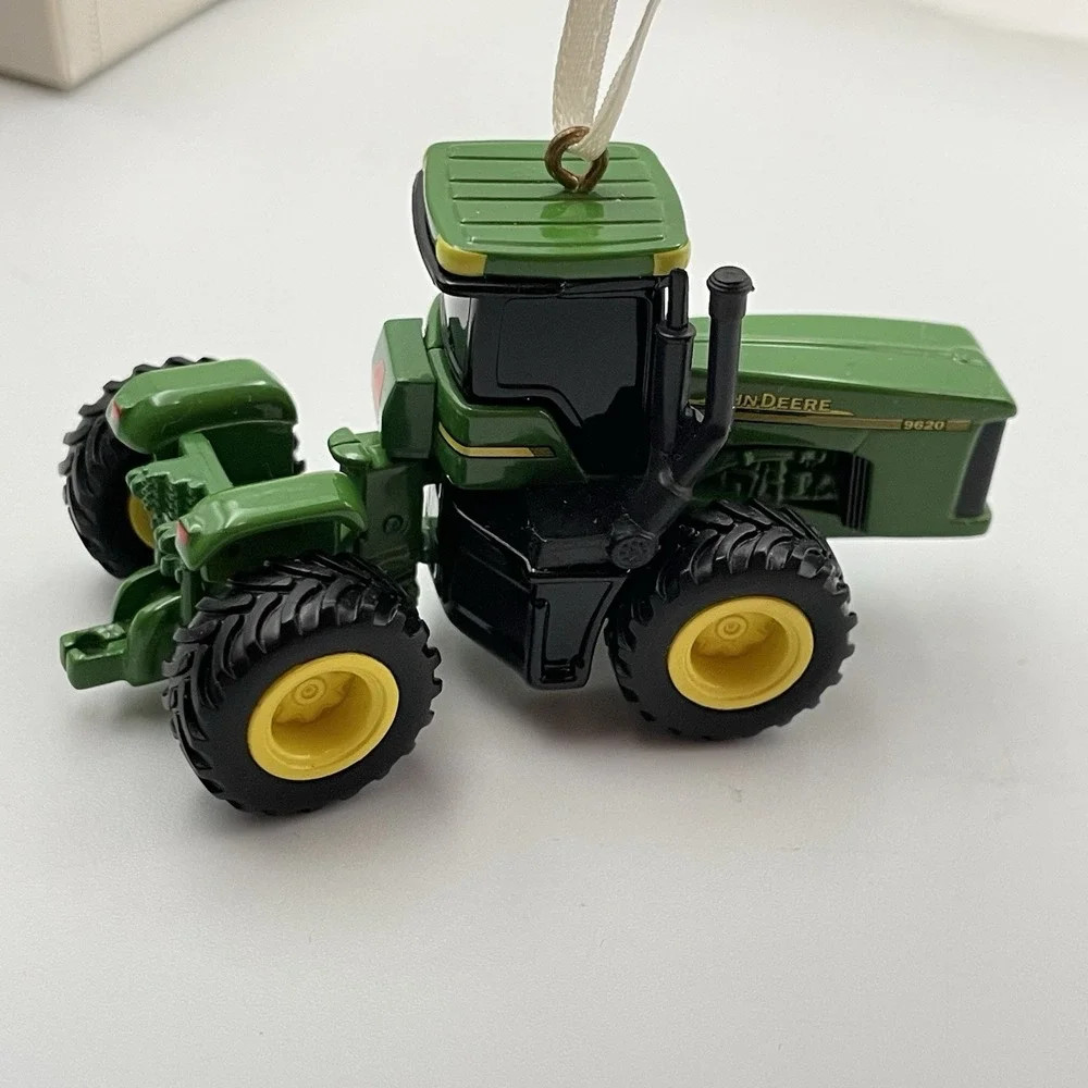 New Hallmark Keepsake 2006‎ JOHN DEERE 9620 TRACTOR Christmas Ornament